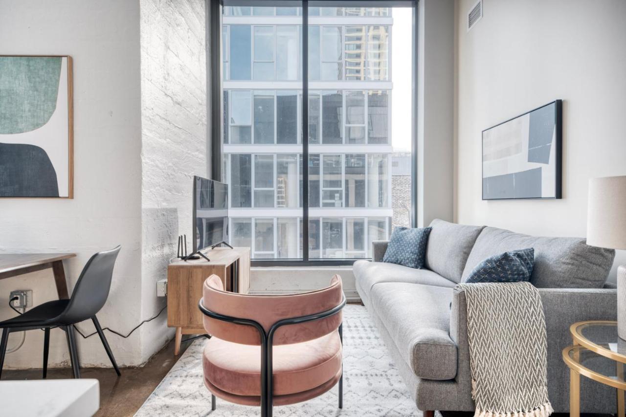River North 1br W Gym Lounge Roof Nr Riverwalk Chi-900 *