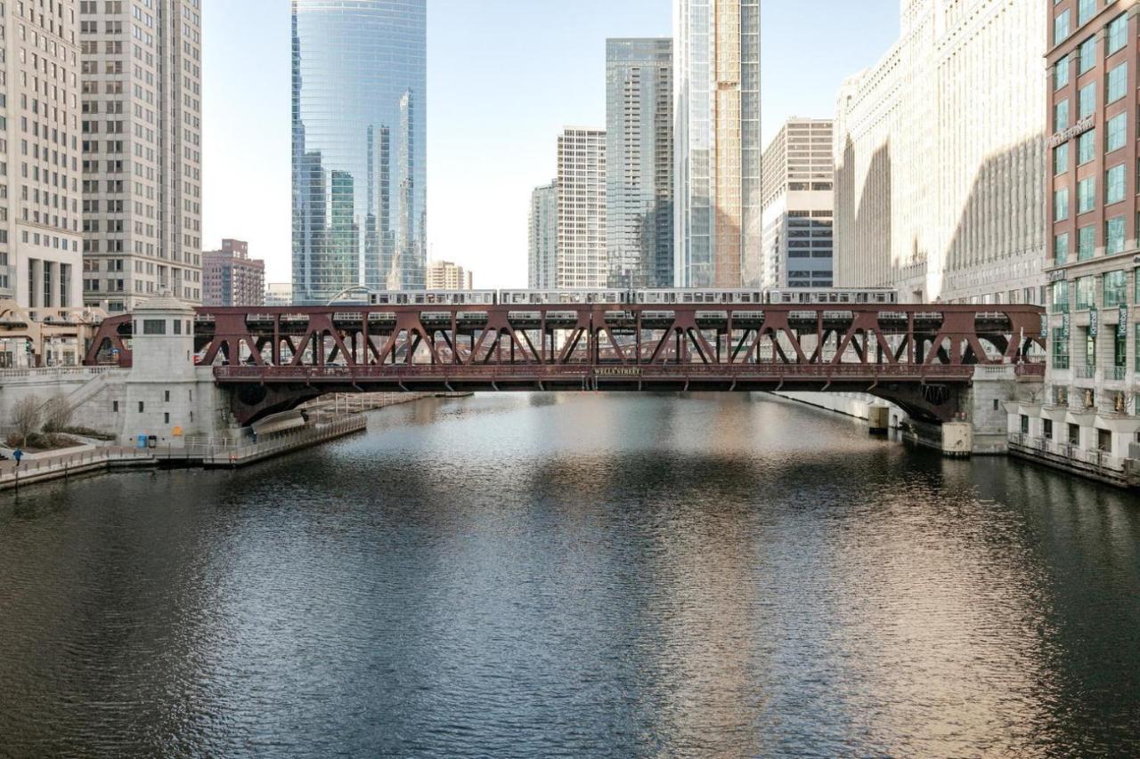 Apartment River North 1br W Gym Lounge Roof Nr Riverwalk Chi-900 Chicago