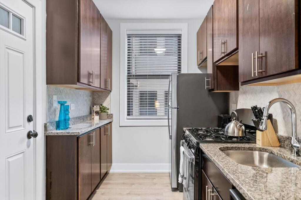 Apartment 1-bedroom Bright & Cozy Apt With In-unit Laundry - Brompton 58-60 Rep