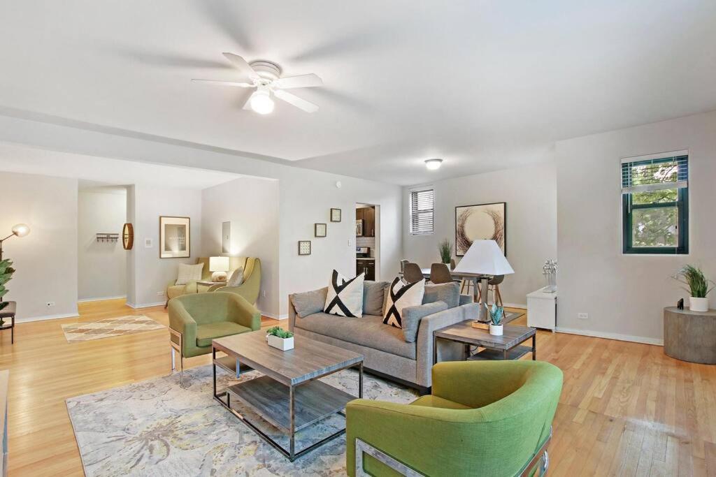 Charming 3br In Prime Location Apartment Chicago
