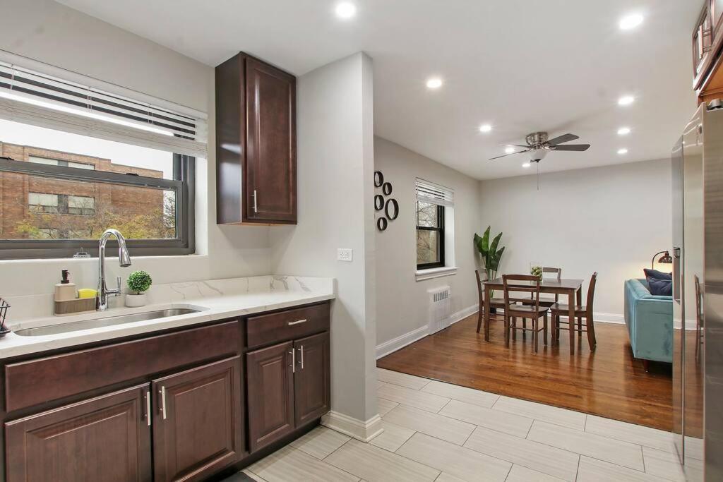 2br Roomy & Stylish In Rogers Park - Sheridan N2 Chicago