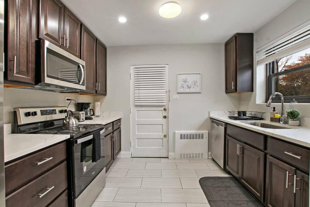 Apartment 2br Roomy & Stylish In Rogers Park - Sheridan N2 *