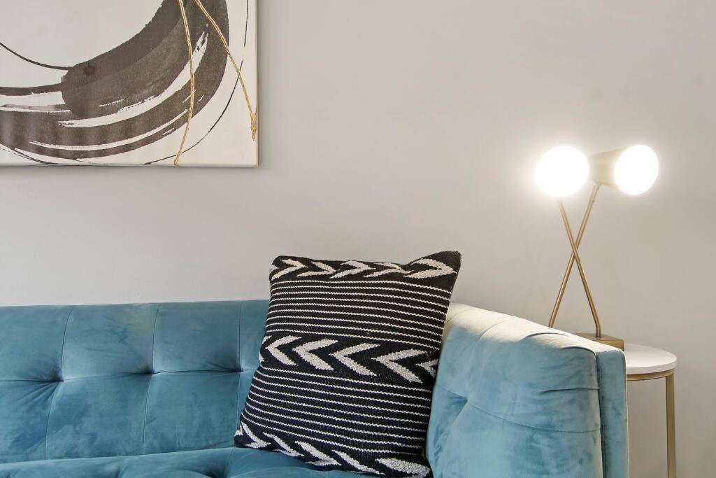 Apartment Bright And Roomy 1br Apt In - Sheridan N1