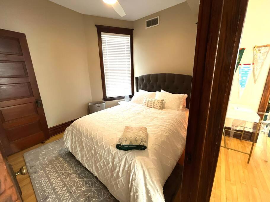 2br 1ba Irving Park Updated Vintage Unit 2-flat Apartment *