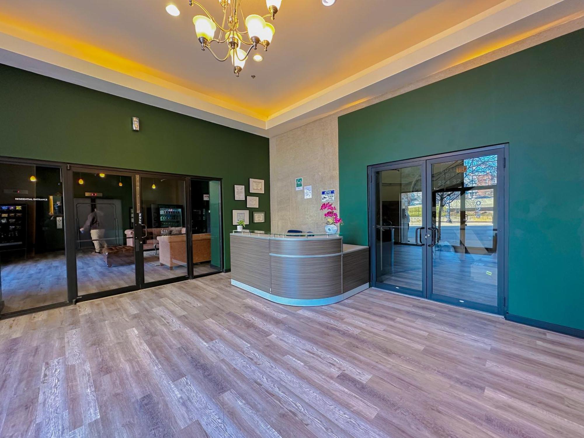 Cozy 2br South Loop With Optional Parking And Gym Near Mccormick Place, Public Transit & Hotspots