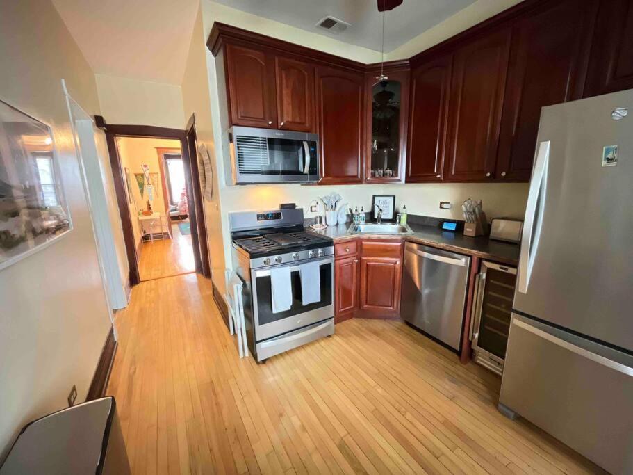 2br 1ba Irving Park Updated Vintage Unit 2-flat * Chicago