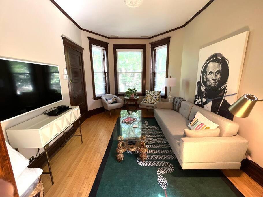 Apartment 2br 1ba Irving Park Updated Vintage Unit 2-flat