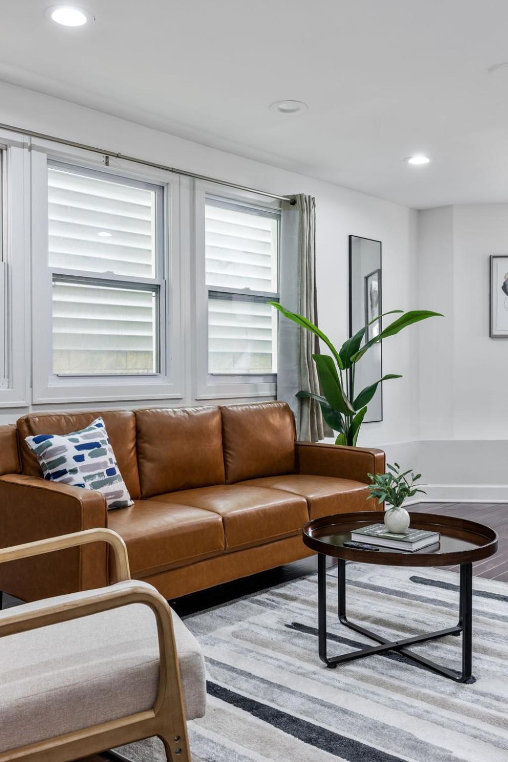 Apartment Contemporary 3br Irving Park Gem Near Expressway