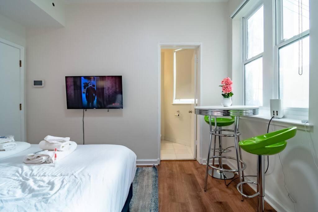 French Design Luxurious Downtown 3br Sleeps 8 Guests Apartment *