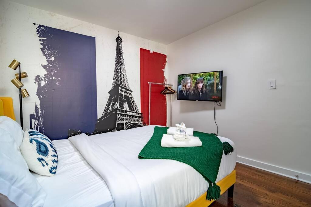 French Design Luxurious Downtown 3br Sleeps 8 Guests