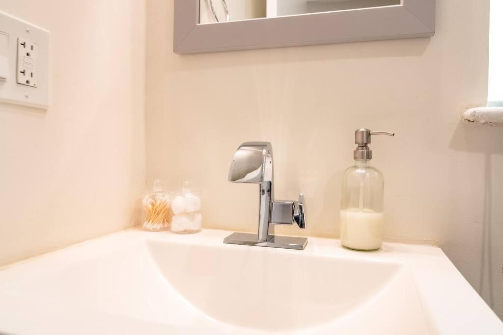 French Design Luxurious Downtown 3br Sleeps 8 Guests * Chicago