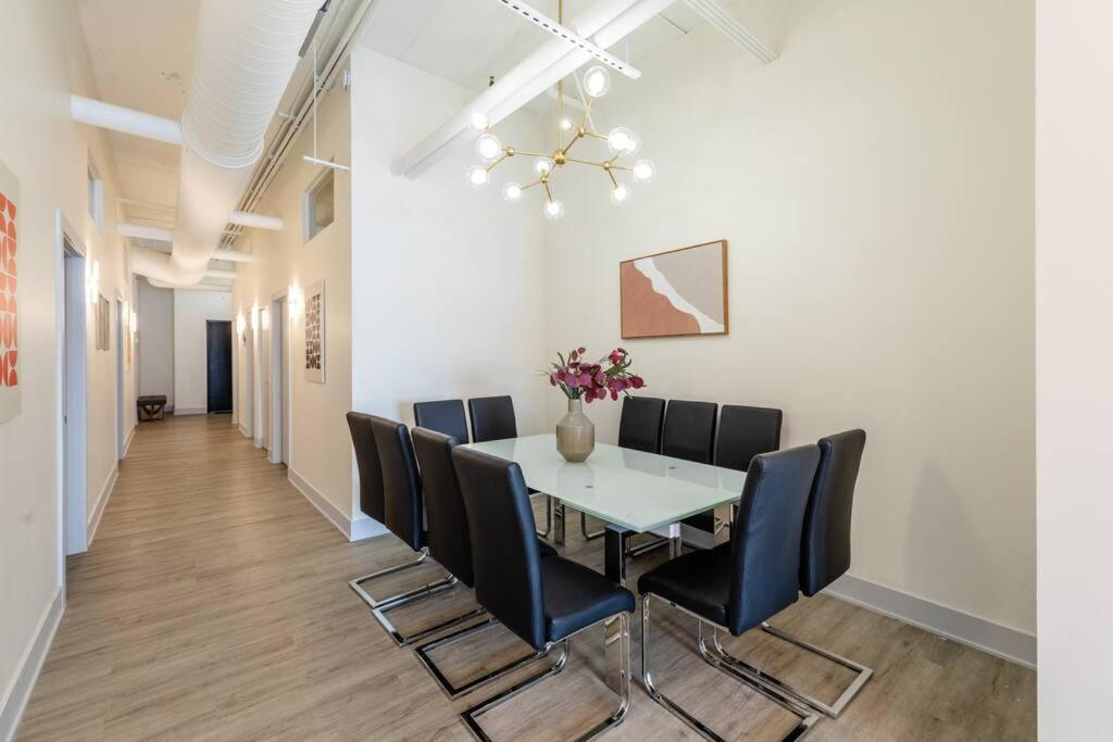 Spacious 5br Luxury Perfect For Groups With Gym Access And Optional Parking Near Mccormick Place, Grant Park And Soldier Field Apartment *
