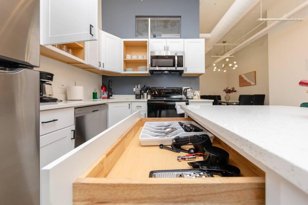 Spacious 5br Luxury Perfect For Groups With Gym Access And Optional Parking Near Mccormick Place, Grant Park And Soldier Field * Chicago