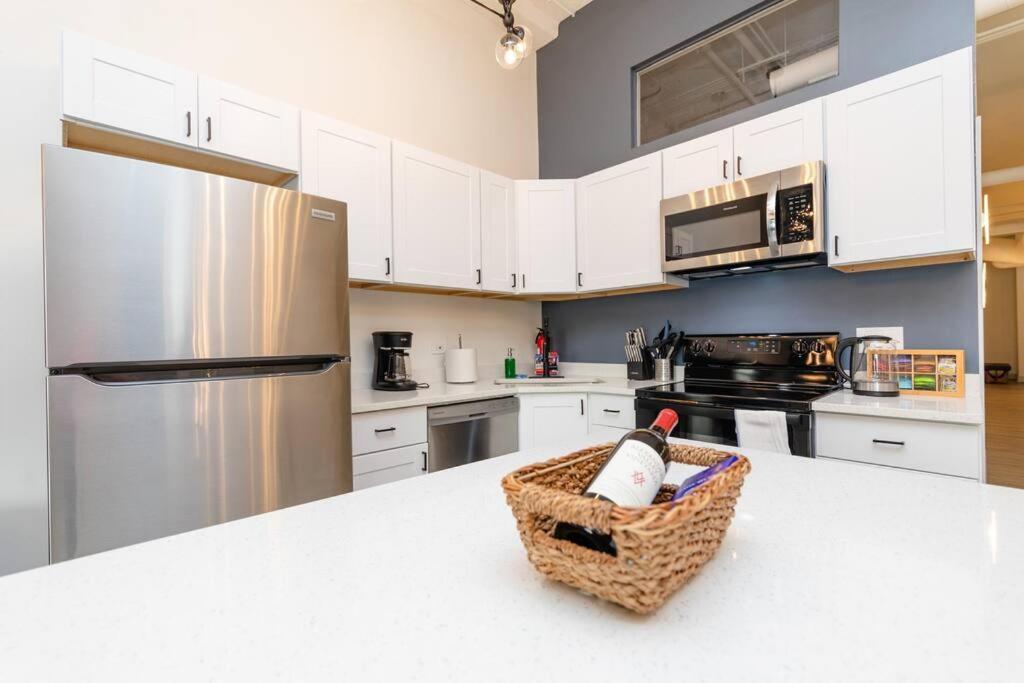 Spacious 5br Luxury Perfect For Groups With Gym Access And Optional Parking Near Mccormick Place, Grant Park And Soldier Field Chicago