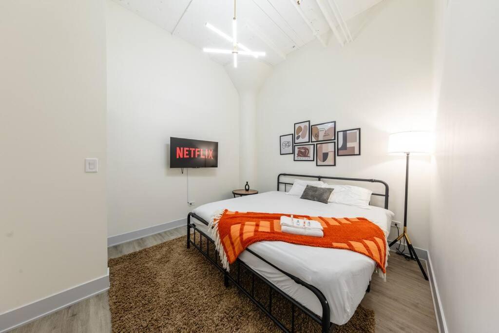 Apartment Spacious 5br Luxury Perfect For Groups With Gym Access And Optional Parking Near Mccormick Place, Grant Park And Soldier Field