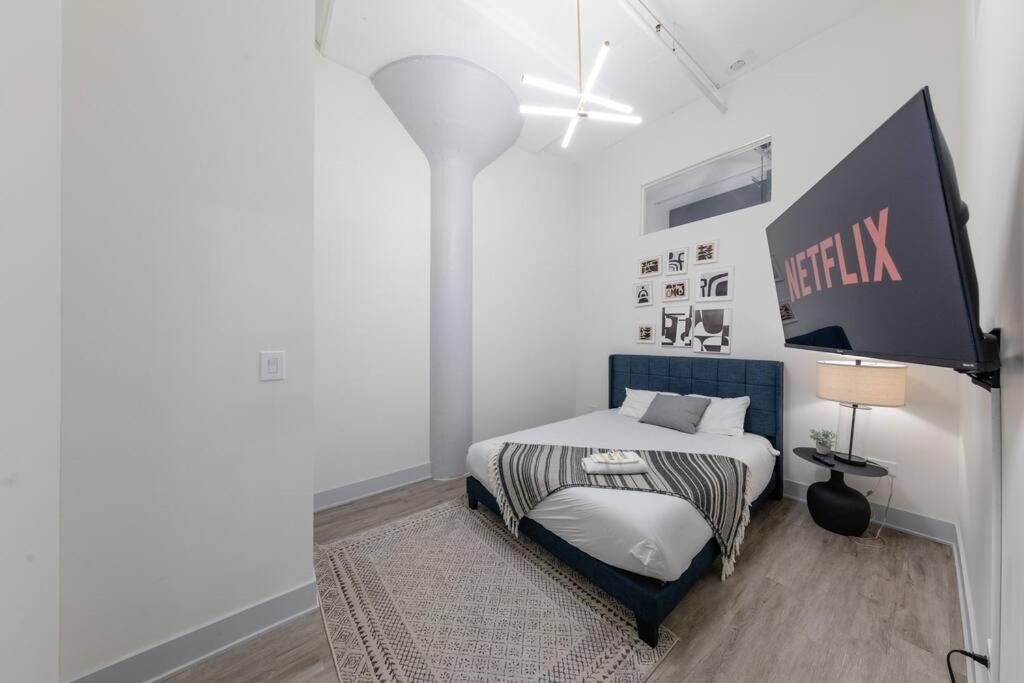 Apartment Luxurious 5br Perfect For Group Of 12 Guests With Pool Table, Optional Parking And Gym Access Near Mccormick Place And Soldier Field