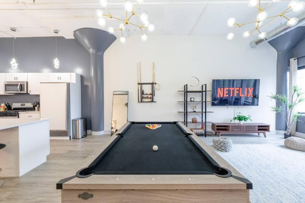 Luxurious 5br Perfect For Group Of 12 Guests With Pool Table, Optional Parking And Gym Access Near Mccormick Place And Soldier Field Apartment *