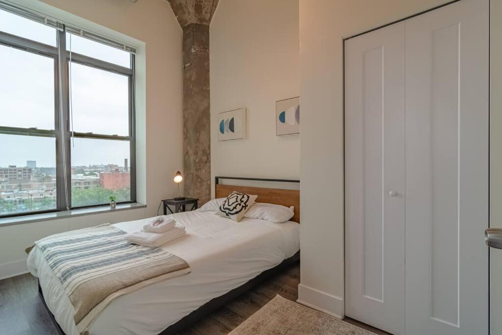 Luxury 2br With Optional Parking And Gym Access Near Mccormick Place And Soldier Field