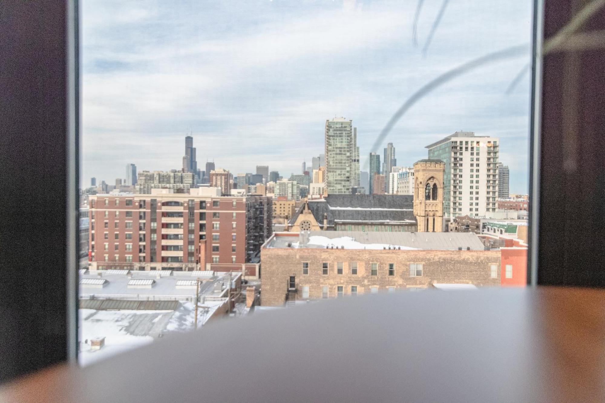 Modern 2br Loft With Amazing Skyline View And Optional Parking For 8 Guests Near Mccormick Place And Soldier Field Apartment Chicago