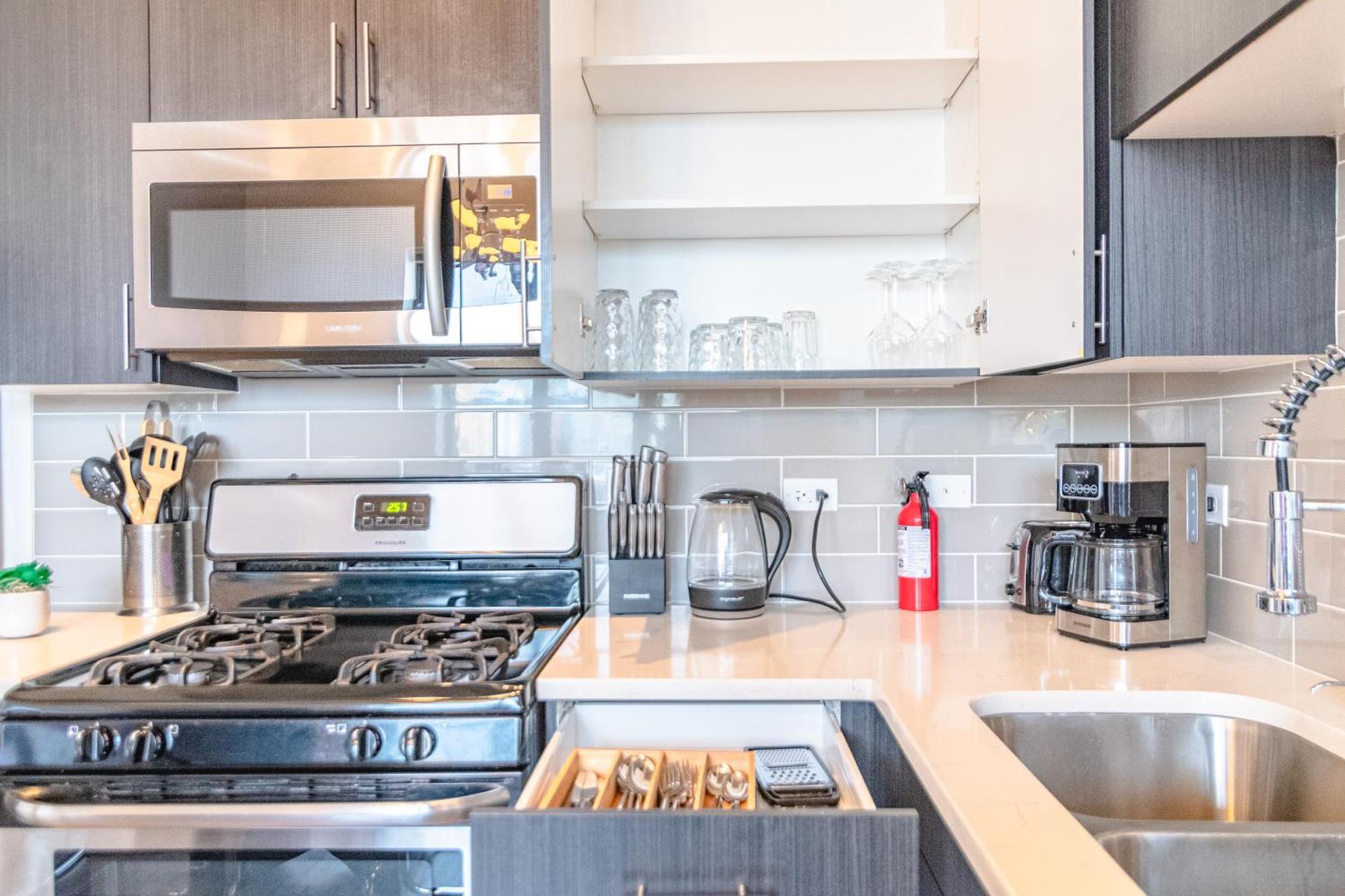 Modern 2br Loft With Amazing Skyline View And Optional Parking For 8 Guests Near Mccormick Place And Soldier Field Apartment *