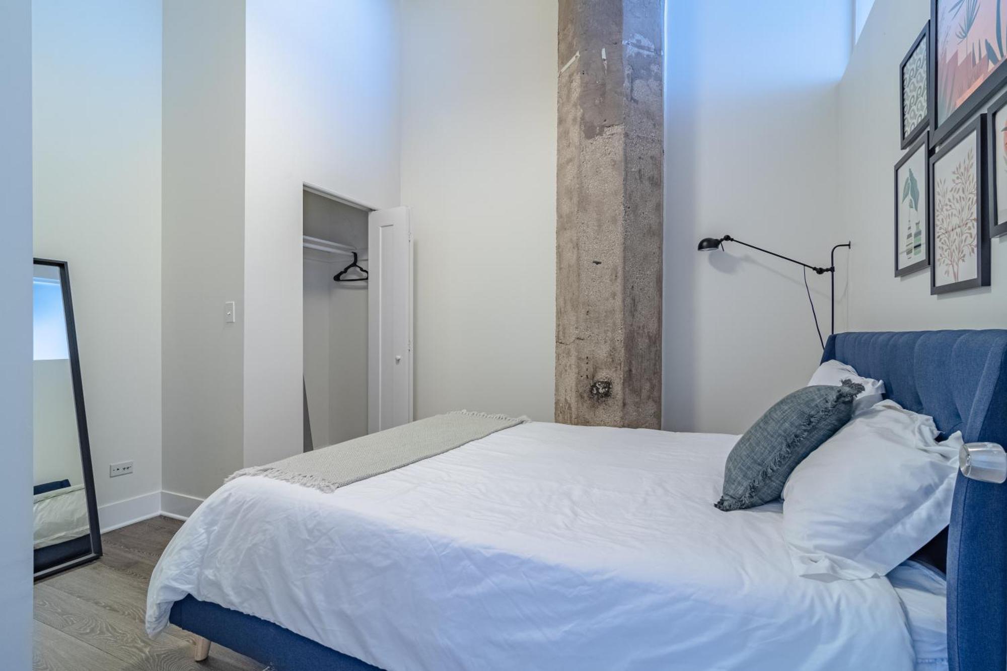 Modern 2br Loft With Amazing Skyline View And Optional Parking For 8 Guests Near Mccormick Place And Soldier Field Apartment Chicago