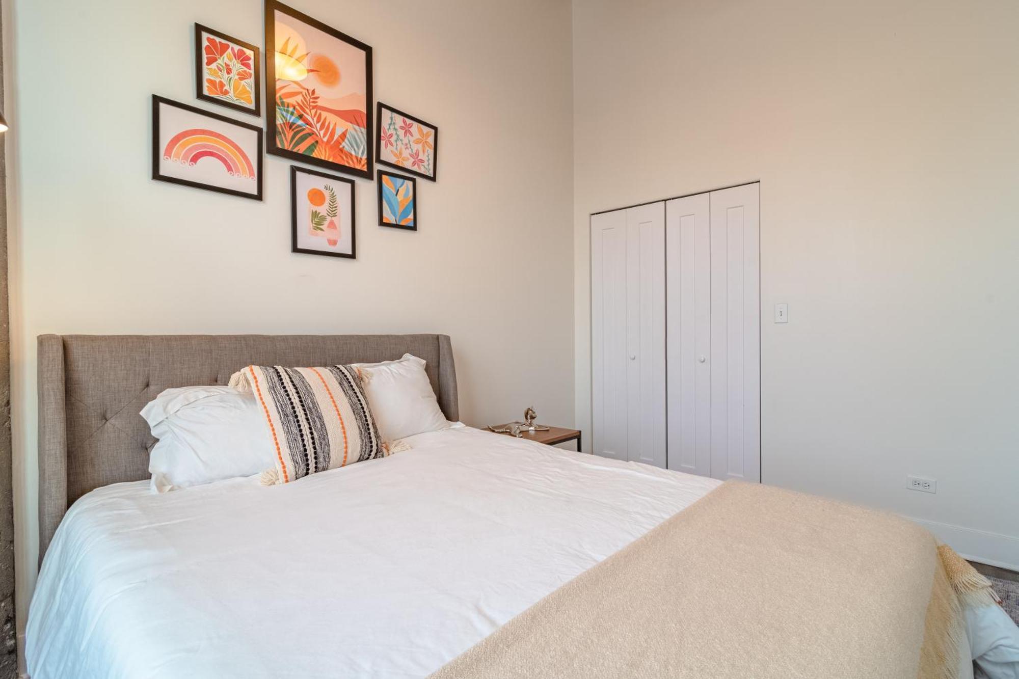 Apartment Modern 2br Loft With Amazing Skyline View And Optional Parking For 8 Guests Near Mccormick Place And Soldier Field *