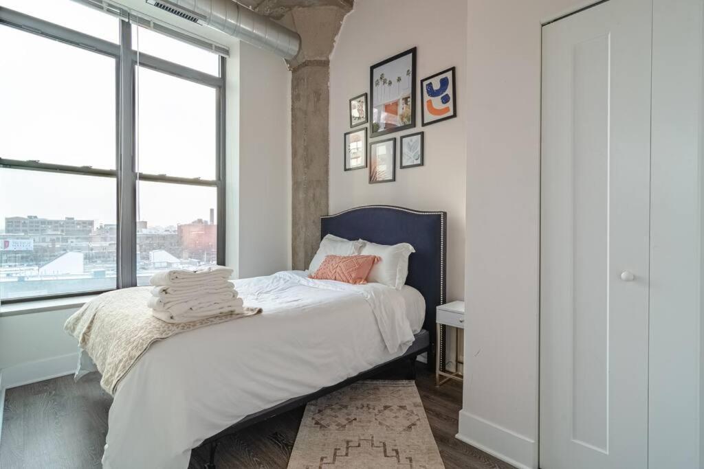 Apartment South Loop 2br Corner Unit With Natural Light, Optional Parking And Guest Access Near Downtown And Mccormick Place *