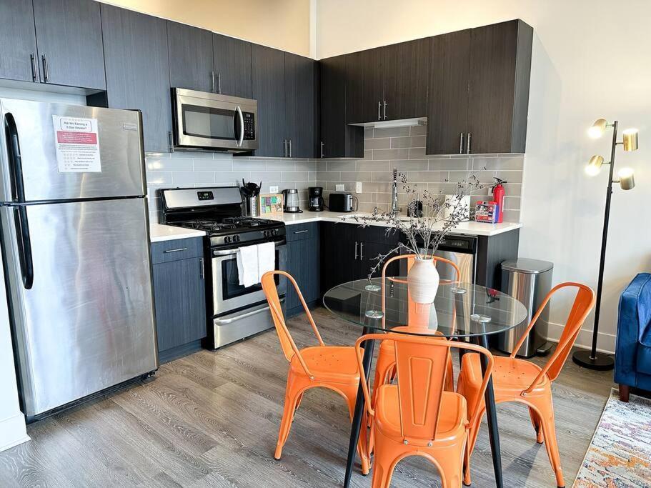 2br Retreat With Optional Parking And Gym Access Near Mccormick Place And Soldier Field