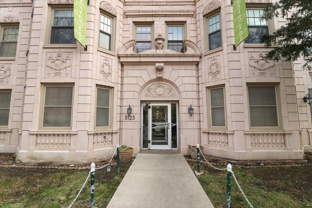 Lively & Fully Furnished 1br - Kenwood 408 Apartment