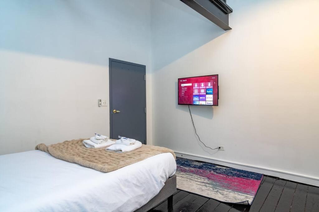 Luxury 5br South Loop With Pool Table And Optional Parking Near Mccormick Place, Field Museum And Soldier Field Apartment *