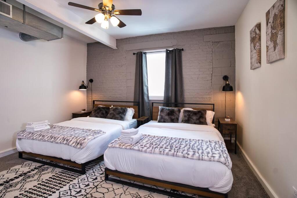 Huge 4br Downtown Retreat Good For Groups Sleeps 10 Near Mccormick Place And Field Museum Apartment Chicago