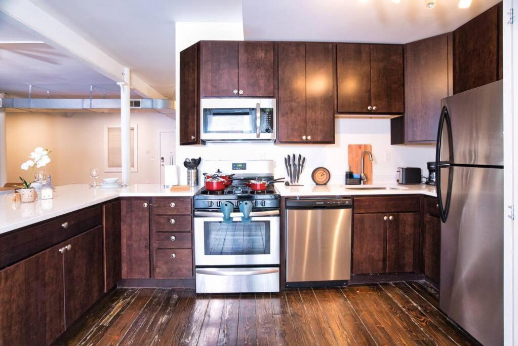 Apartment Huge 4br Downtown Retreat Good For Groups Sleeps 10 Near Mccormick Place And Field Museum Chicago