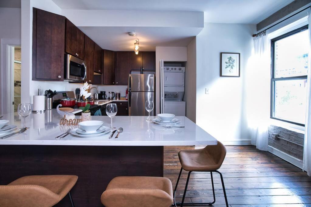 Huge 4br Downtown Retreat Good For Groups Sleeps 10 Near Mccormick Place And Field Museum *