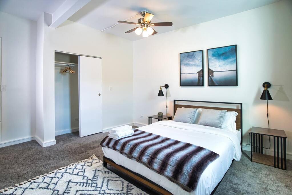 Apartment Huge 4br Downtown Retreat Good For Groups Sleeps 10 Near Mccormick Place And Field Museum Chicago