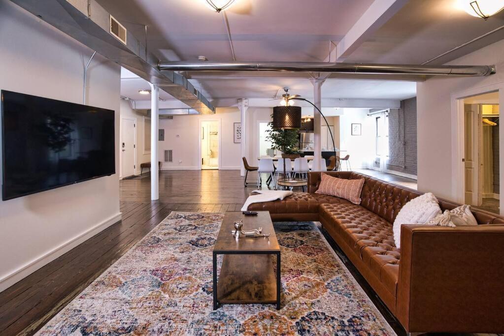 Huge 4br Downtown Retreat Good For Groups Sleeps 10 Near Mccormick Place And Field Museum Apartment