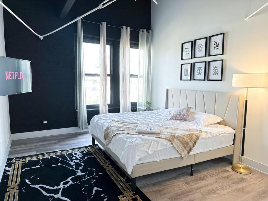 Apartment Luxury 5br Retreat Perfect For Groups With Pool Table & Optional Parking Near Mccormick Place And Soldier Field