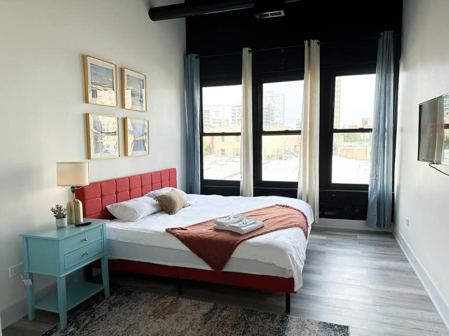 Apartment Luxury 5br Retreat Perfect For Groups With Pool Table & Optional Parking Near Mccormick Place And Soldier Field *