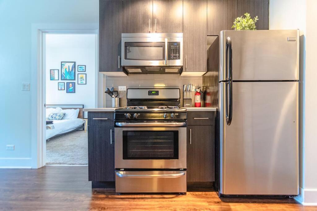 Cozy 420 Friendly 3br Near Mccormick Place And Soldier Field *