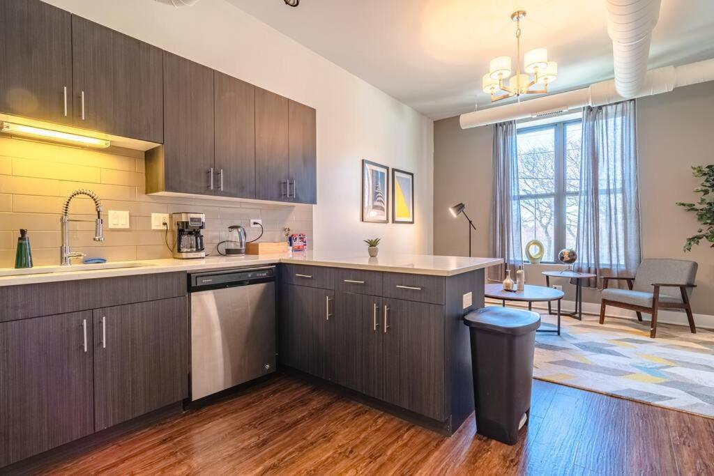Apartment Cozy 420 Friendly 3br Near Mccormick Place And Soldier Field Chicago