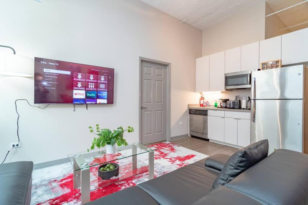 Bright 2br With Gym And Optional Parking Near Soldier Field, Museum Campus, Mccormick Place
