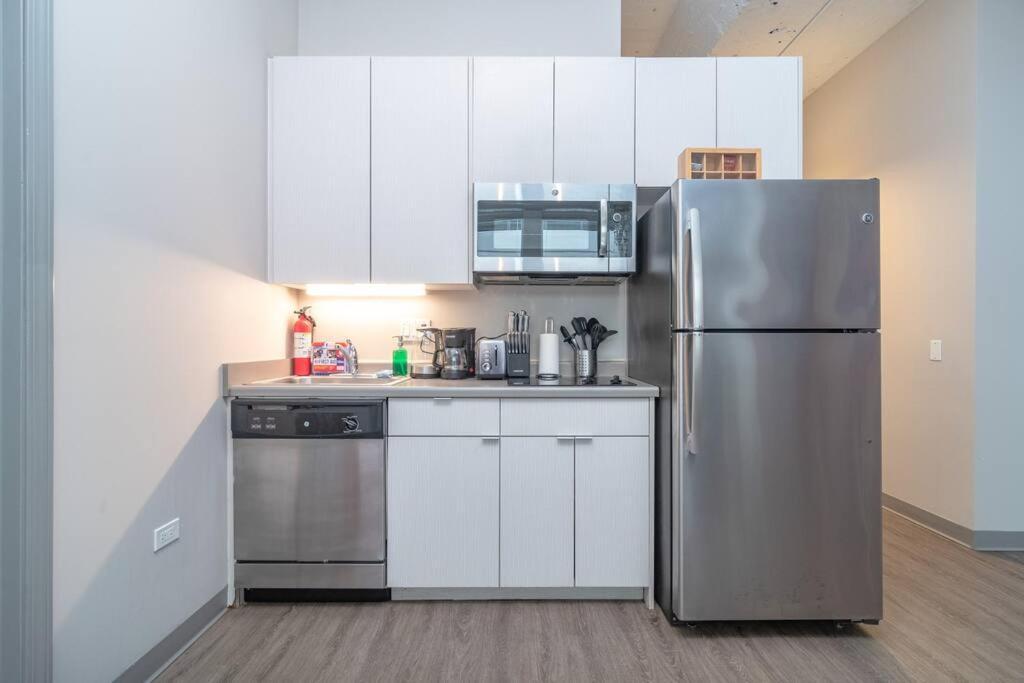 Bright 2br With Gym And Optional Parking Near Soldier Field, Museum Campus, Mccormick Place Apartment *