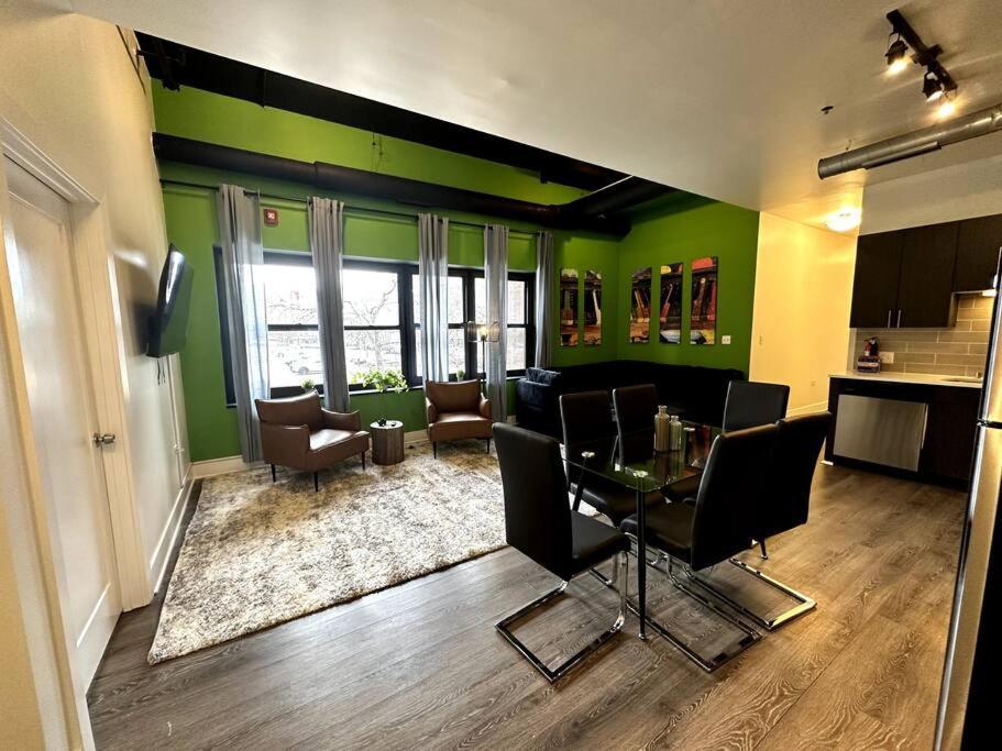 Mccormick 3br/2ba Family Oasis For Up To 8 Guests With Optional Parking And Gym Access *