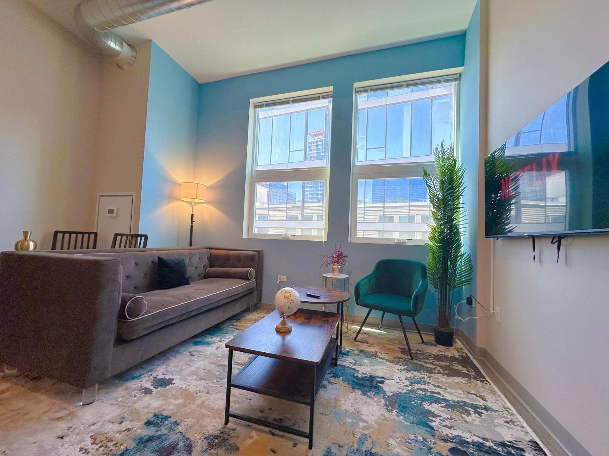 Stylish 2br With Optional Parking, Patio And Gym Near Mccormick Place, Shedd Aquarium, Field Museum & Lakefront Trail Chicago