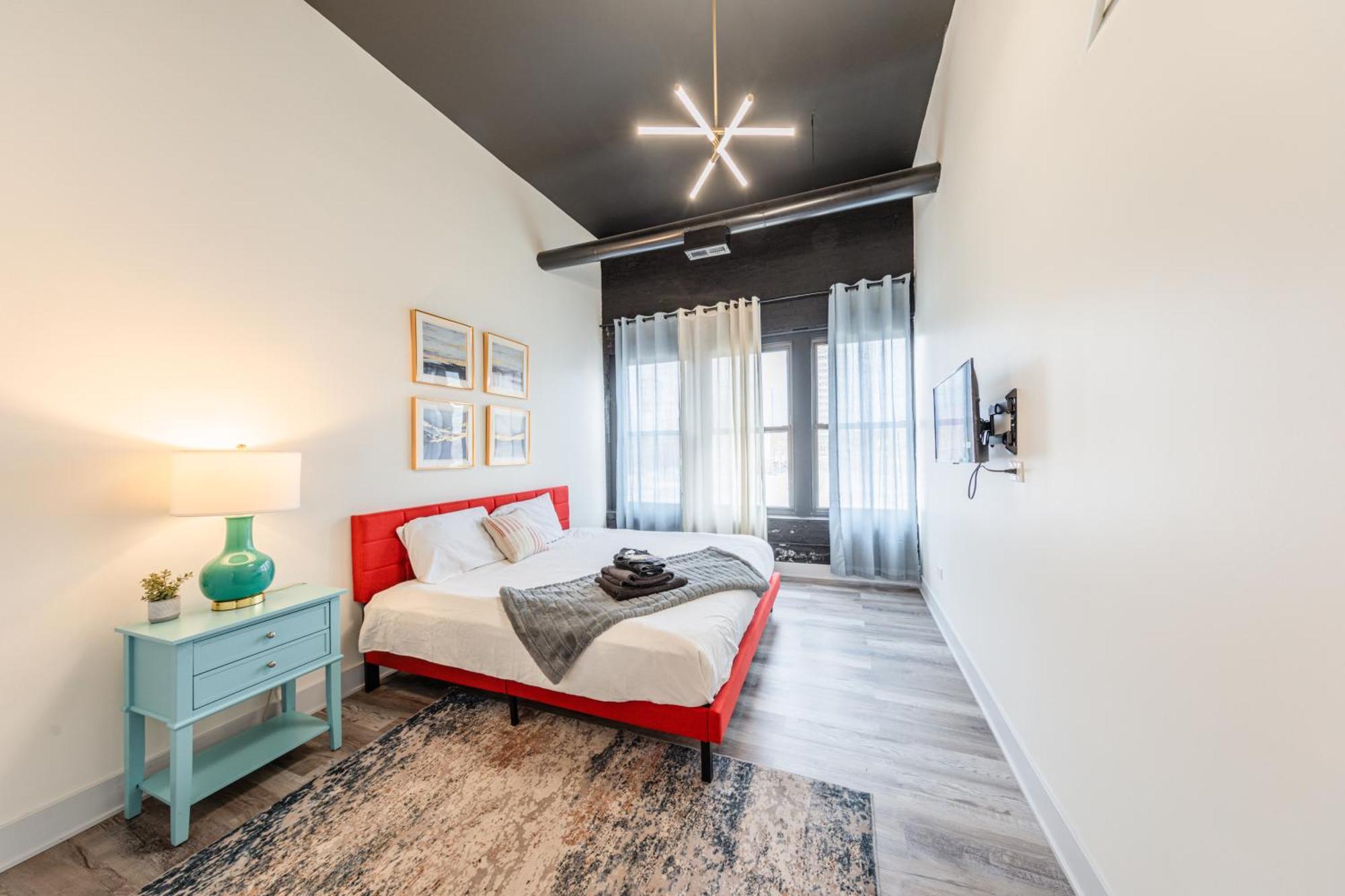 Apartment Luxury 5br Retreat Perfect For Groups With Pool Table & Optional Parking Near Mccormick Place And Soldier Field Chicago