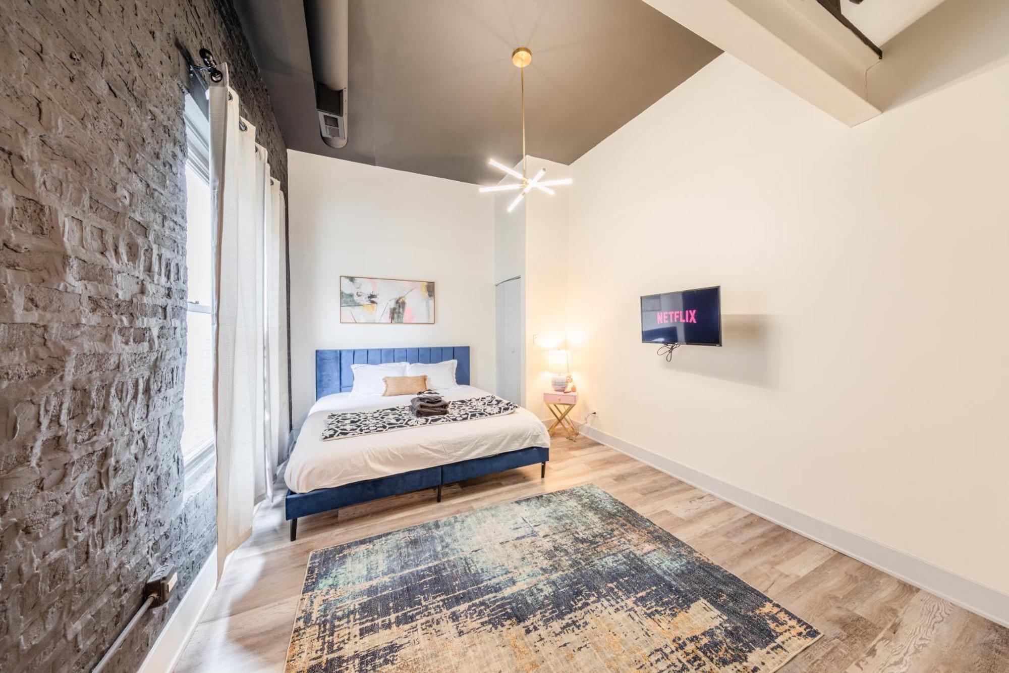 Apartment Luxury 5br Retreat Perfect For Groups With Pool Table & Optional Parking Near Mccormick Place And Soldier Field Chicago