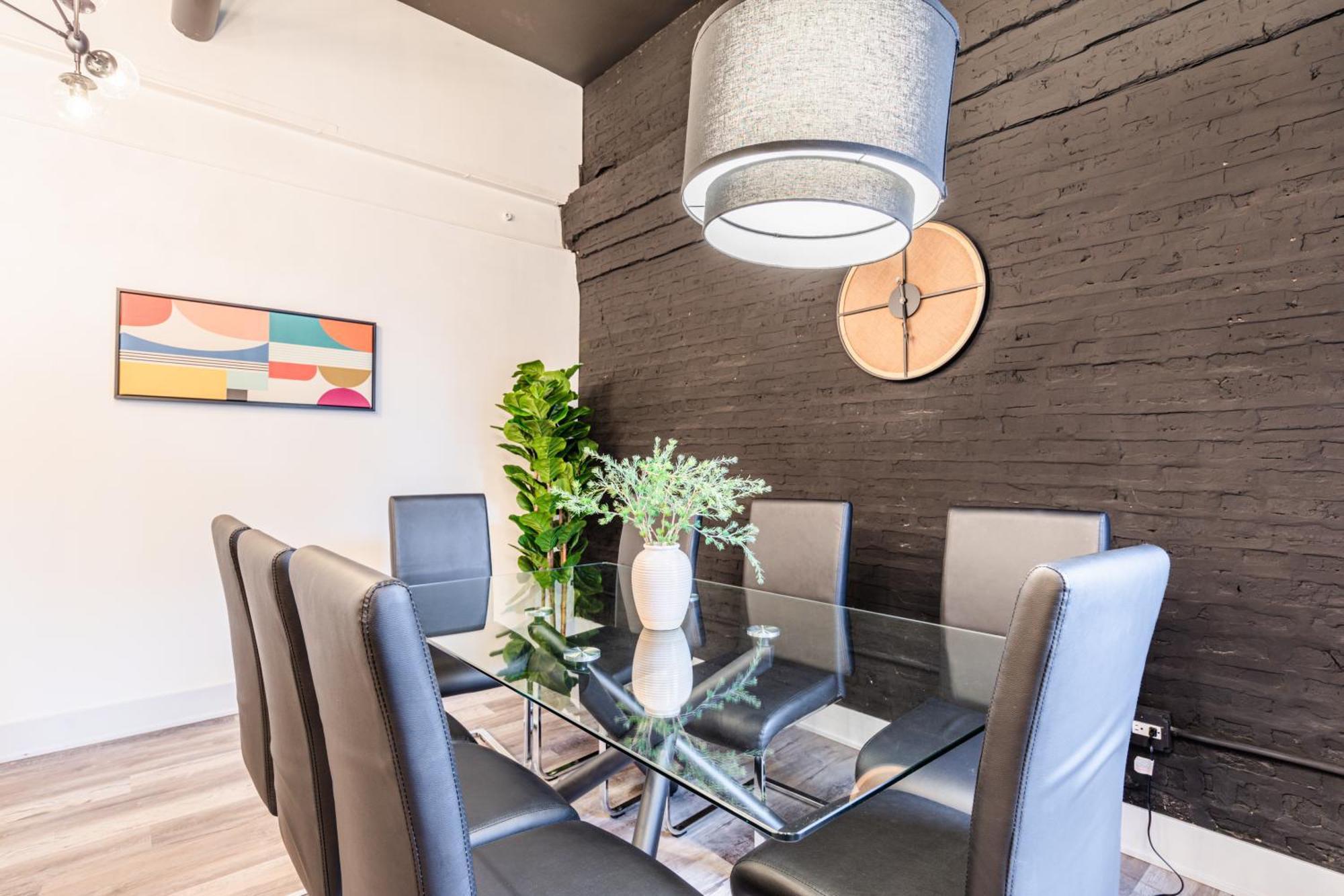 Apartment Luxury 5br Retreat Perfect For Groups With Pool Table & Optional Parking Near Mccormick Place And Soldier Field