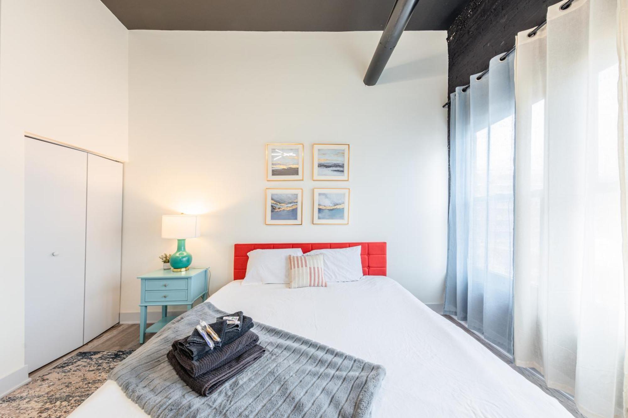 Apartment Luxury 5br Retreat Perfect For Groups With Pool Table & Optional Parking Near Mccormick Place And Soldier Field *
