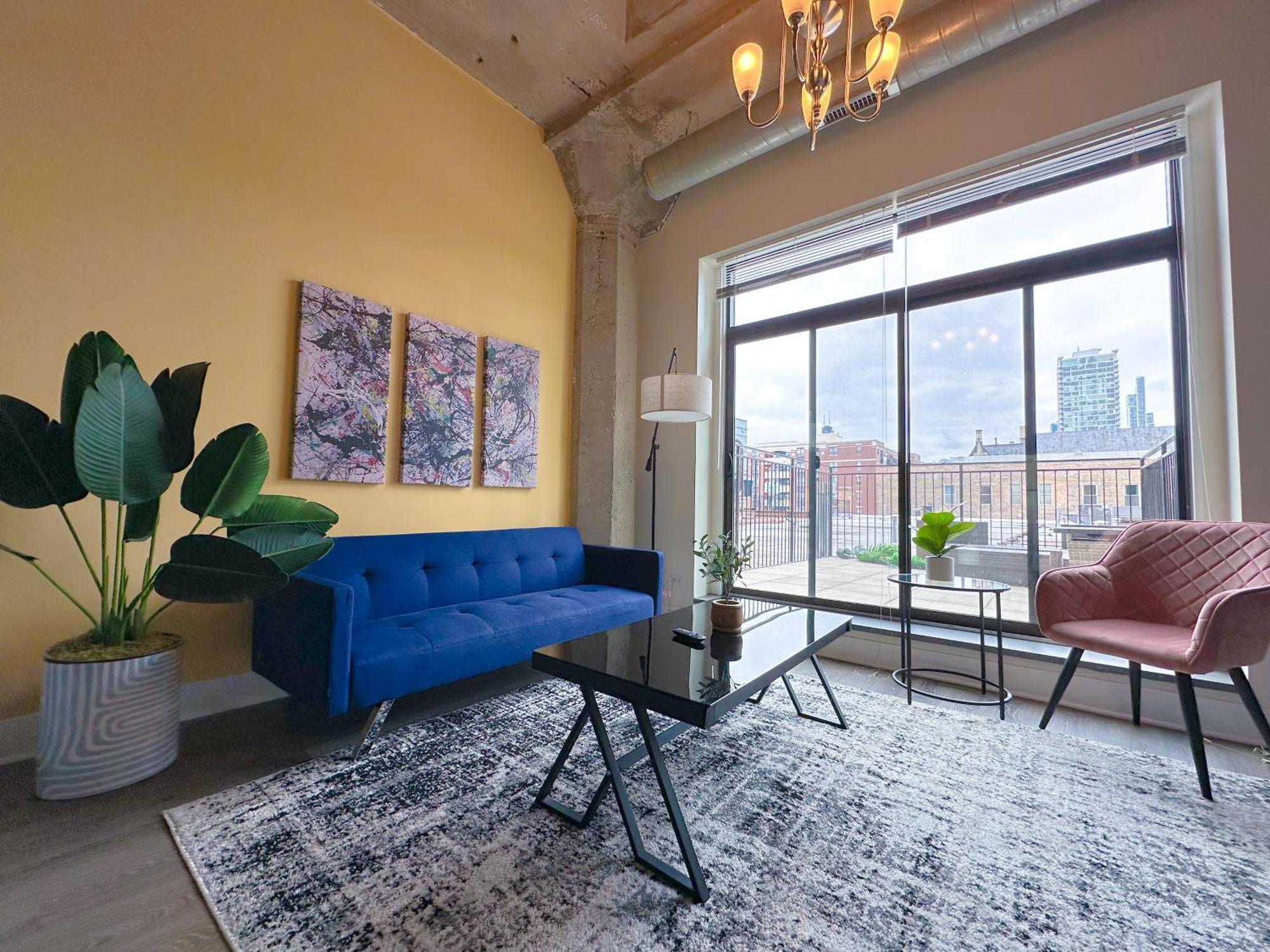 Apartment Mccormick Place 2br With Patio, Skyline View And Optional Parking Sleeps 6 Near Soldier Field And Grant Park Chicago
