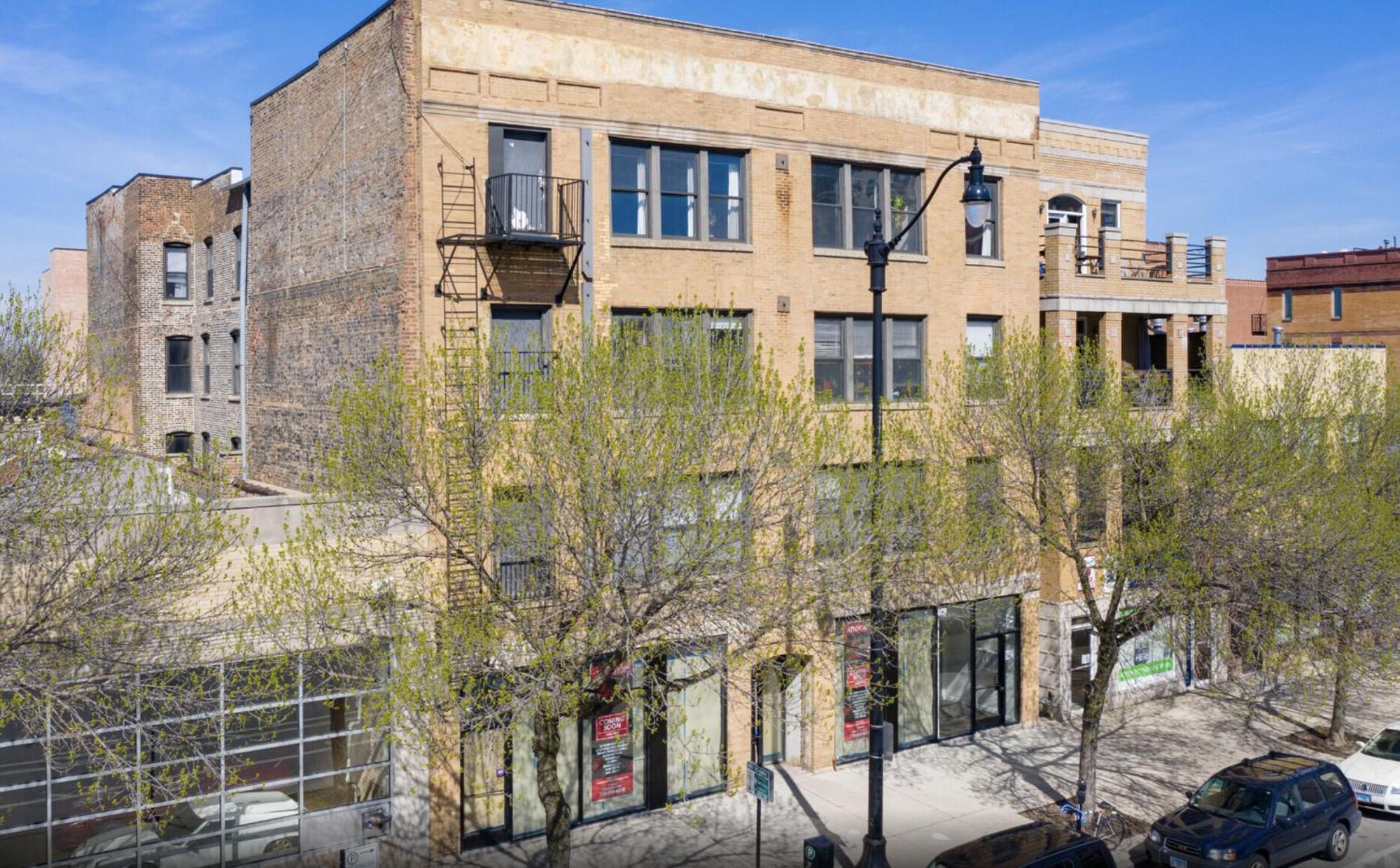 Apartment Luxury 5br Retreat Perfect For Groups With Pool Table & Optional Parking Near Mccormick Place And Soldier Field Chicago