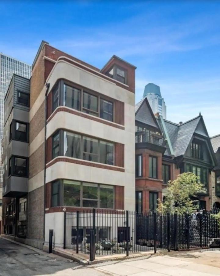 Apartment French Design Luxurious Downtown 3br Sleeps 8 Guests